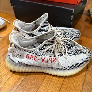 Yeezy 350 Zebras size 9